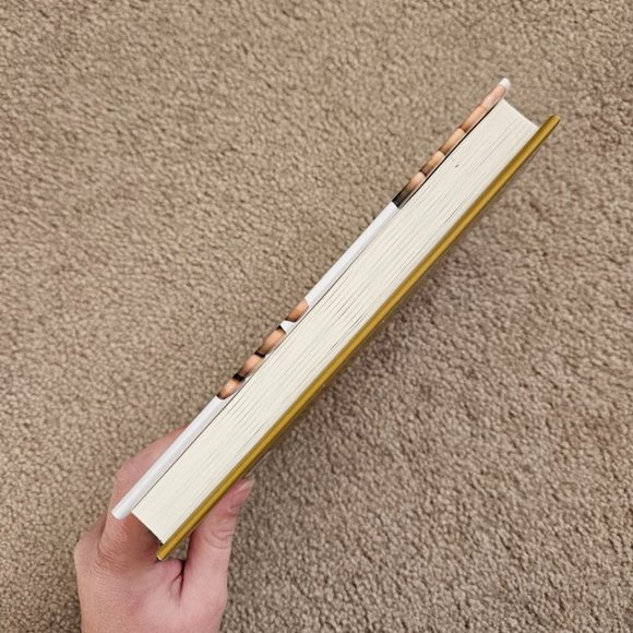 4/$25 Hug Your Customers by Jack Mitchell - Hardcover - Picture 4 of 5